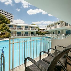 Quarto padrão com vista para a piscina